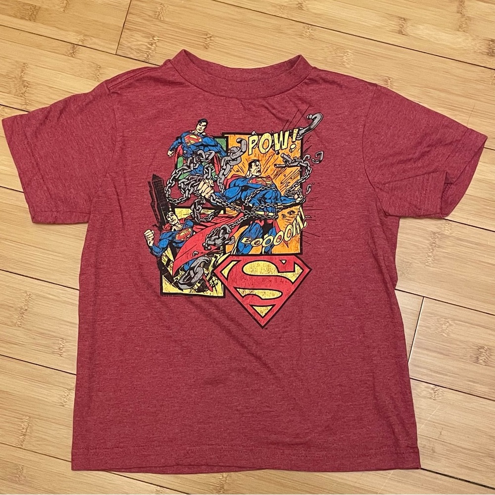 Old Navy Collectabilitees Superman graphic tee for kids. Size S 6/7 great shape.